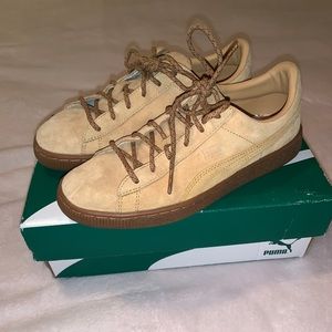 WORN ONCE LIGHT NUDE/BROWN/TAN PUMA SHOES